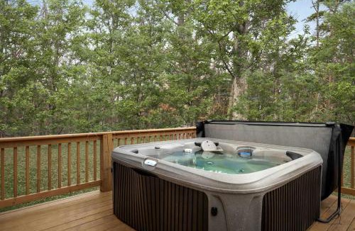 Rio Ski Chalet | Mountain retreat chalet w hot tub & deck
