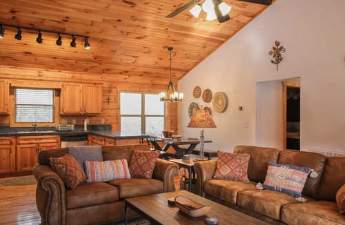 Mountain Springs Cabin | Mountain Retreat Log Cabin