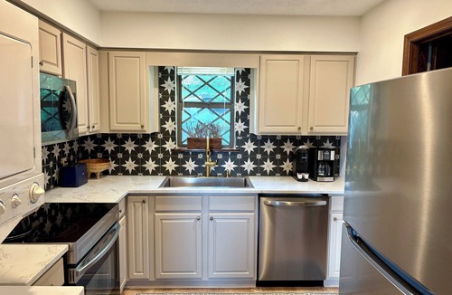 Burnsville Ski Chalet | Mountain Retreat: Near Mt. Mitchell & Blue Ridge Parkway. AMAZING VIEWS!