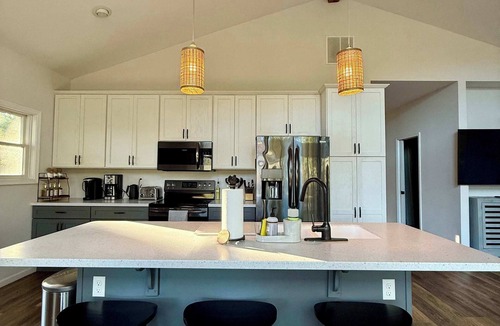 Great Cacapon Ski Chalet | Mountain retreat w/hot tub & river access