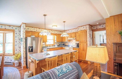 West Jefferson House | Mountain River Getaway | Steps Away from the Pristine New River | Dogs Welcome