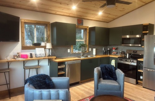 Blowing Rock Cottage | Mountain Sparkle is a Delightful 2-bedroom cottage in charming Blowing Rock