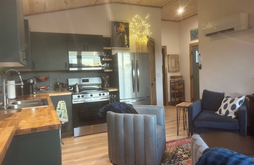 Blowing Rock Cottage | Mountain Sparkle is a Delightful 2-bedroom cottage in charming Blowing Rock