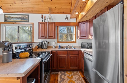 Stanton Cabin | Mountain Spirit - Hot Tub - WiFi - RRG - Fire Pit - Located just 10 Min From Slade