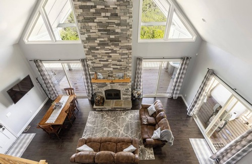 Vein Mountain House | Mountain Top Escape with Hot Tub, Fireplace & Cell Service