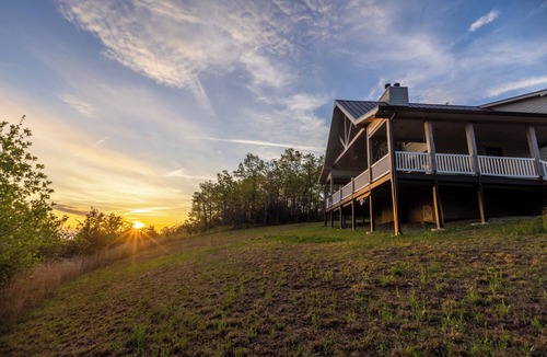 Vein Mountain House | Mountain Top Escape with Hot Tub, Fireplace & Cell Service