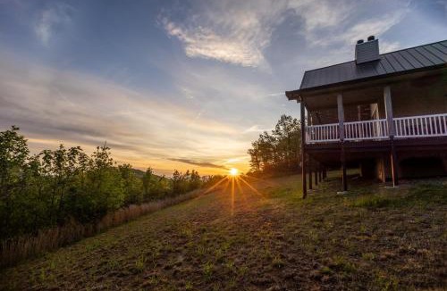 Vein Mountain House | Mountain Top Escape w Hot Tub, Fireplace and Views