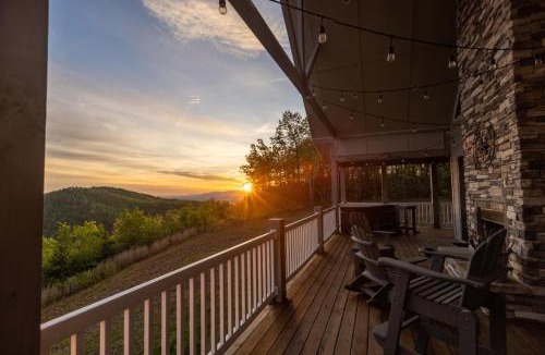 Vein Mountain House | Mountain Top Escape w Hot Tub, Fireplace and Views