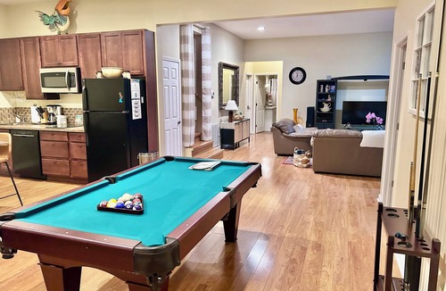 Johnson City House | Mountain view & city lights.Close to Bristol, Jonesborogh, Gatlinburg, B&B type