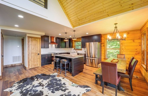 Fleetwood Cabin | Mountain-View Fleetwood Retreat w/ Deck & Grill
