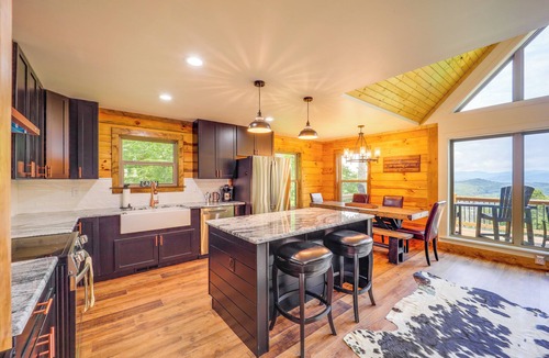 Fleetwood Cabin | Mountain-View Fleetwood Retreat w/ Deck & Grill