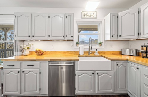 Lake Lure Cabin | MOUNTAIN VIEWS + HOT TUB + COMMUNITY BEACH + GAME ROOM/FAMILY RETREAT