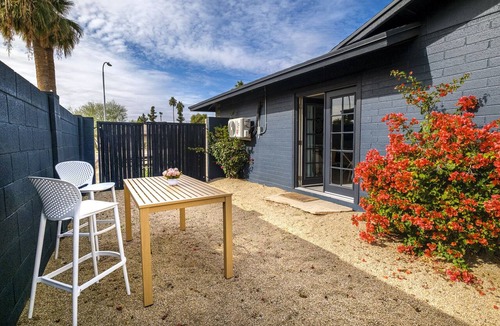 Glendale Apartment | Msg for 5%off King Bed Pool Yard Remodeled Guesthouse Glendale