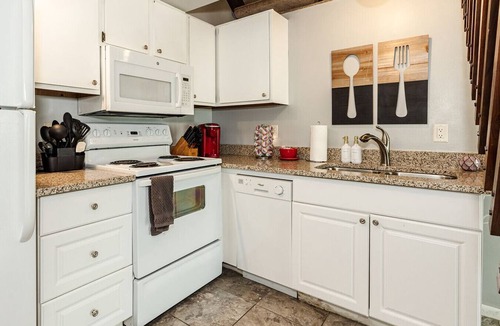 Mount Adams Apartment | Mt. Adams 1BR Great Location! Steps from Monastery