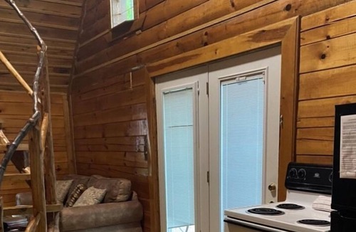 Slade Cabin | Mt Hideaway is in the heart of Red River Gorge & Natural Bridge.