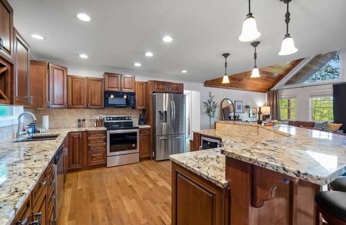 Canton House | MT Views/Gameroom/Theater/HotTub