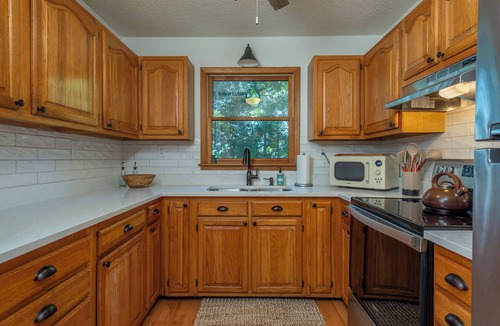 Burnsville Cabin | Mtn Cabin with Views, Hot Tub+Grill, Wood Stove, WiFi, Private & Close to Town.
