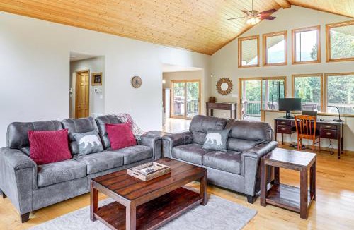 Swannanoa House | Mtn Views & Hot Tub: 6-Acre Blue Ridge Retreat!