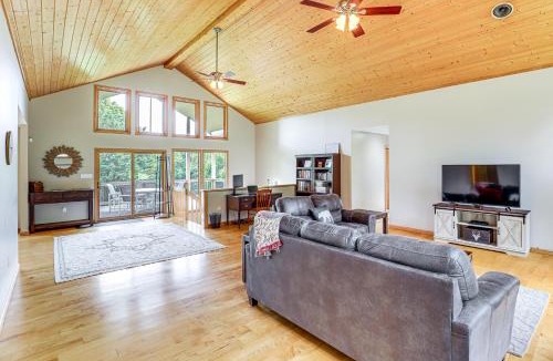 Swannanoa House | Mtn Views & Hot Tub: 6-Acre Blue Ridge Retreat!