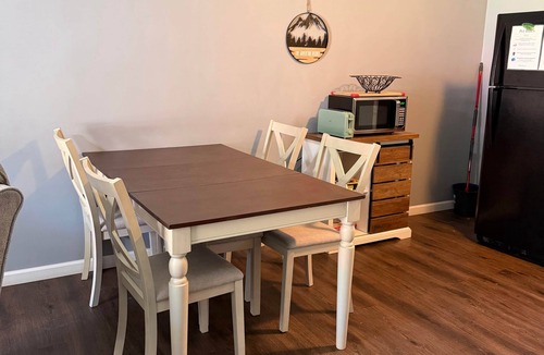 Stanton Apartment | Muddy Boots HideoutI Cozy 2BR I 15m to RRG I Wi-Fi