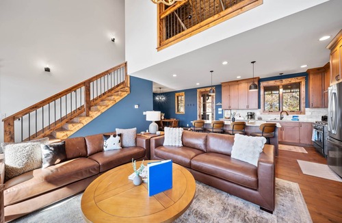 Banner Elk Cabin | My Happy Place at Eagles Nest - big view, close to town, hot tub, fireplaces, pet friendly