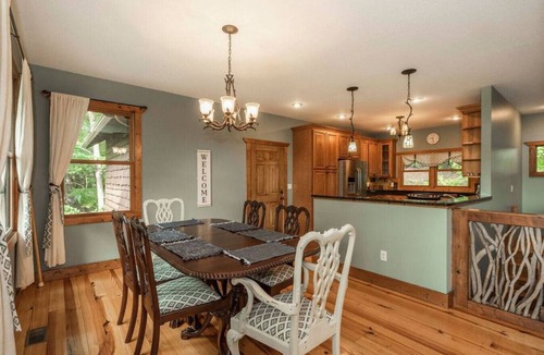 Brevard House | Nature lovers paradise in Connestee Falls 14 minutes to Brevard!