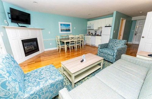 West Harwich Resort | nBeautiful Edgewater Beach Resort-One Bedroom Suite!