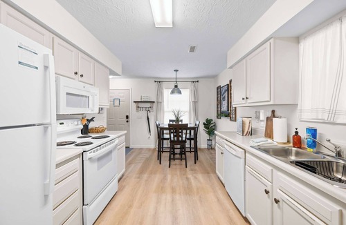 Dry Ridge House | Near Ark w/Private Parking & Patio, 2 Bedroom Home