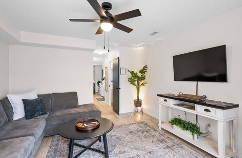 Dry Ridge House | Near Ark w/Private Parking & Patio, 2 Bedroom Home