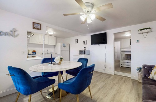 Dandridge Cabin | Near Downtown Dandridge Lakefront Escape・Pet OK!