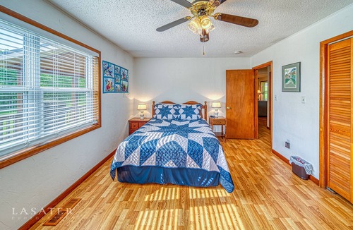 Mt. Sherman Other | Near it ALL! Huge farmhouse sleeps 8, 5 mins to Buffalo River, Climbing, Hiking