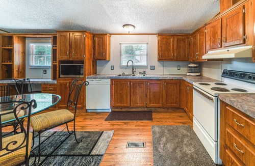 Belle Cottage | Near Kanawha River & ATV Trails: Home w/Deck!