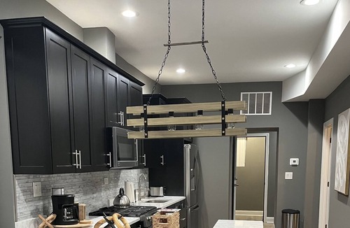 East Garfield Park Apartment | Neutral Spiral Vibes...Unit2