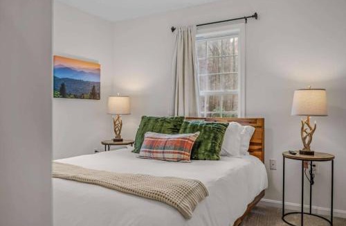 Millville House | New 3 Bedroom 3 Bath Mountain Retreat