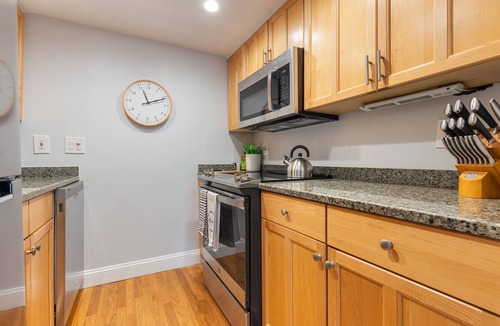 Columbus Apartment | *NEW* 3 BR South End Duplex with A/C steps to Downtown!