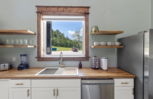 Stanton House | New Barndo/ATV Trailer Park/Outdoor Shower/HotTub