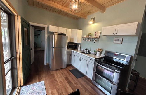 Clay City Cabin | New cabin near Red River Gorge, fire pit, walk to hiking