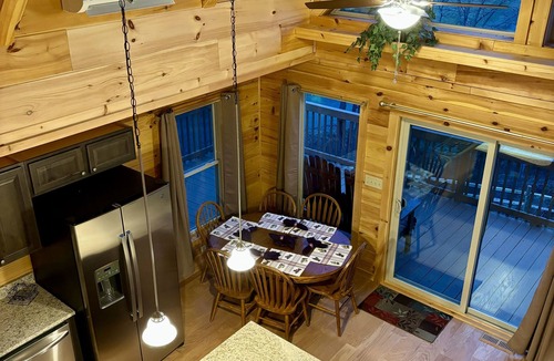 Fairview Cabin | New cabin with king size bedrooms, en suite bathrooms, smart TV, decks & views.