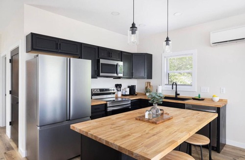 Johnson City House | New construction 2nd level apartment -Downtown JC