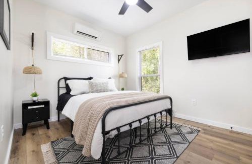 Johnson City House | New construction 2nd level apartment * Downtown JC