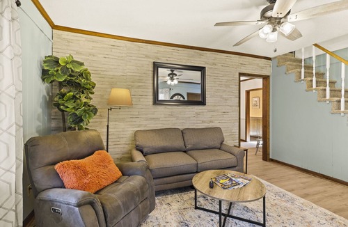 Lansing House | NEW! Cozy, Secluded 3/2, Kid & Family Friendly! Mins to Lansing and West Jeff!