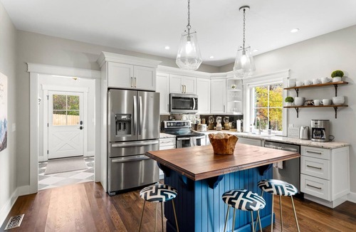 Black Mountain Cottage | New hot tub! Luxury Black Mountain Bungalow
