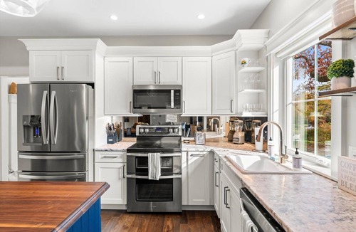 Black Mountain Cottage | New hot tub! Luxury Black Mountain Bungalow