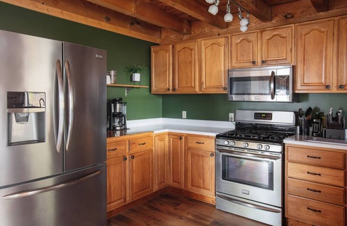 Willow Wood Cabin | New Hot Tub - Sweet Pines Cabin - Sleeps up to 8