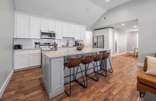 Lexington House | New Listing! Cozy 3 bedroom - Downtown Lexington