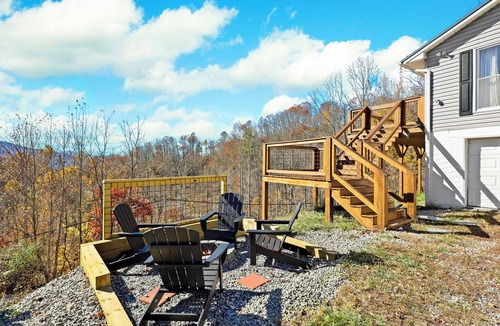 Elk Park House | New Listing: Peaceful Mountain Retreat with Expansive views on 8 acres