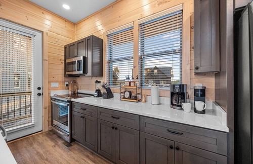 Sevierville Cabin | NEW Luxury Cabin, Lake and Mountain Views/Easy Access to Pigeon Forge!