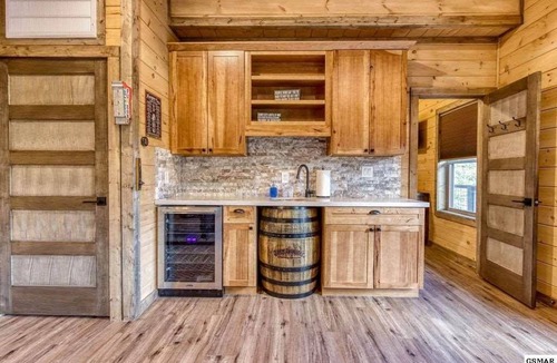 Chalet Village North House | New Luxury Cabin (spectacular view of Mount LaConte)