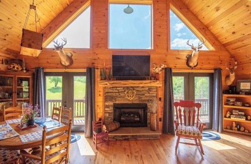 Crumpler Cabin | NEW RENTAL Cabin By the New River! Hot Tub - Ping Pong - Foosball - Short walk to River