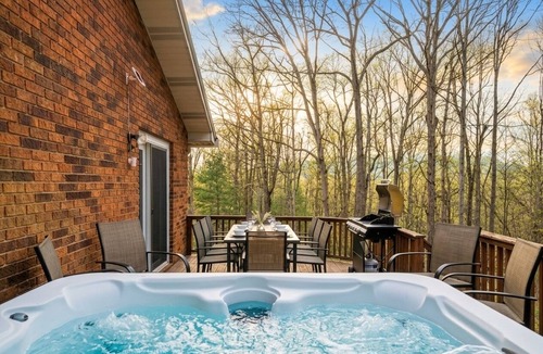 Summerlee House | New River Gorge - Private Acre, Pet-Friendly, Dome, Hot Tub, Sauna, Firepit